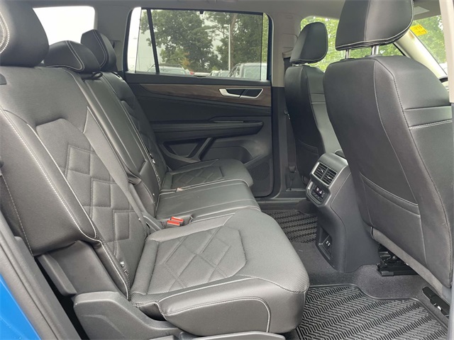 2025 Volkswagen Atlas SE Technology photo 18