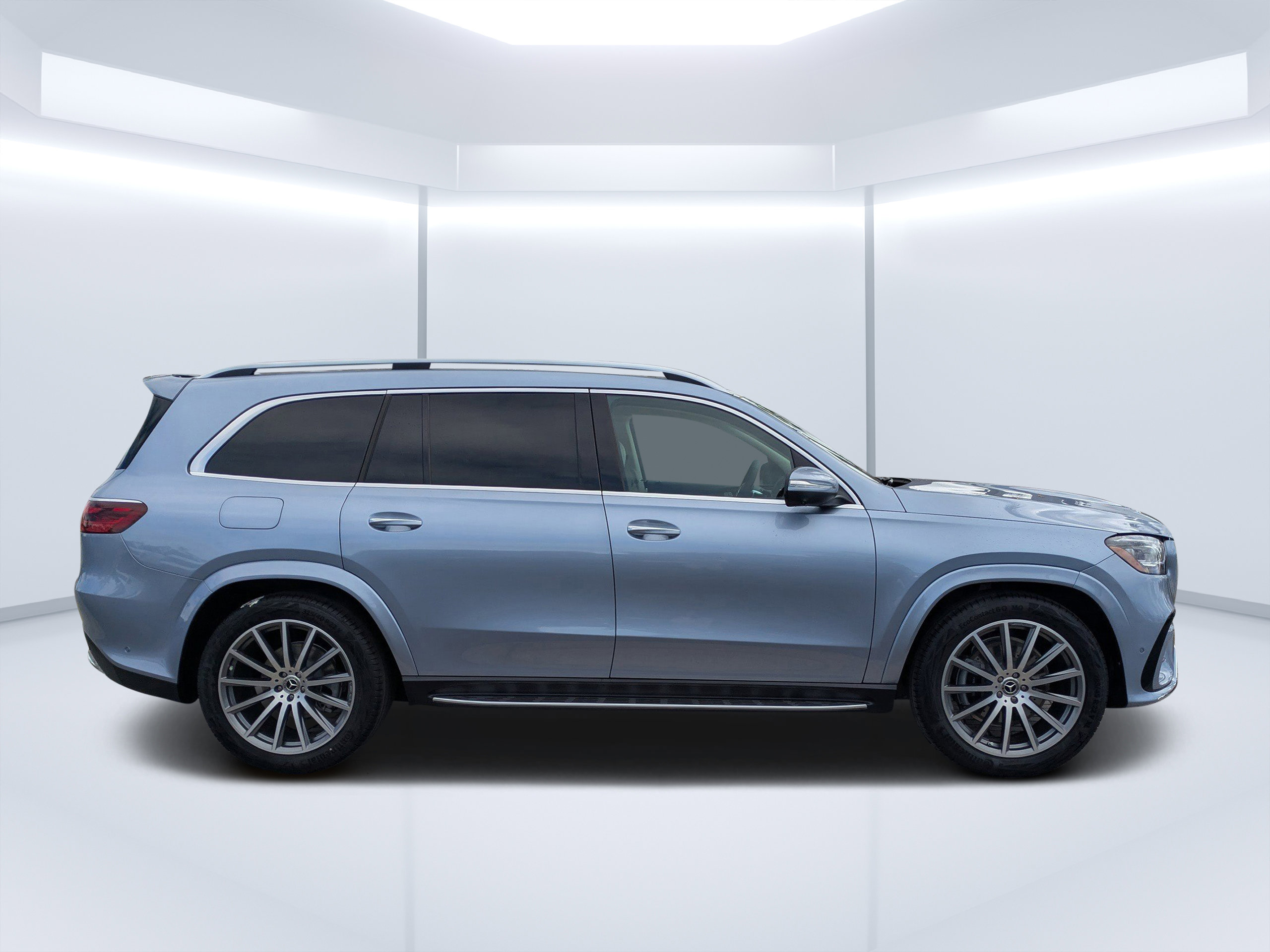 2026 Mercedes Benz GLS 450 4MATIC photo 2
