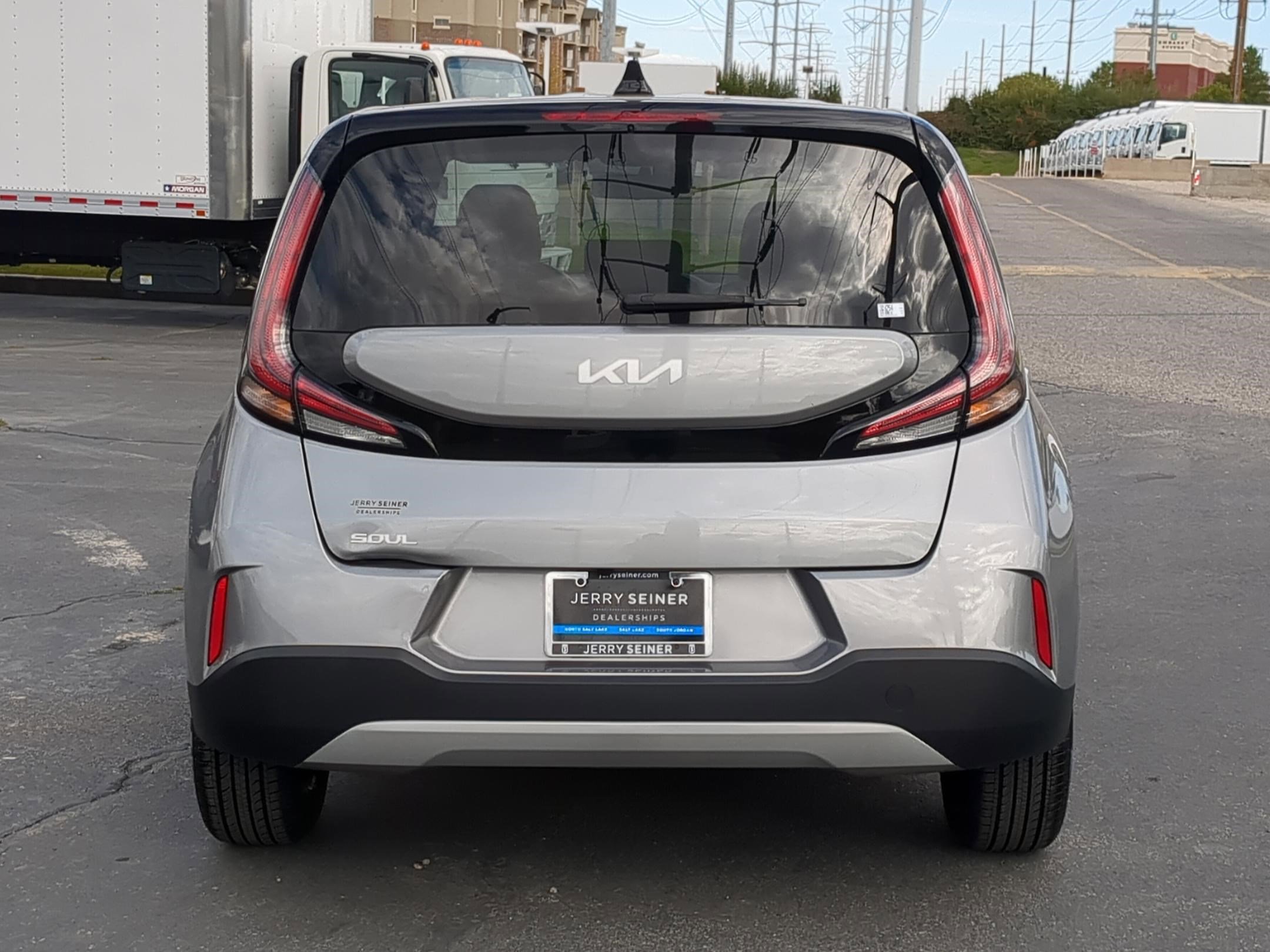 2023 Kia Soul LX photo 3