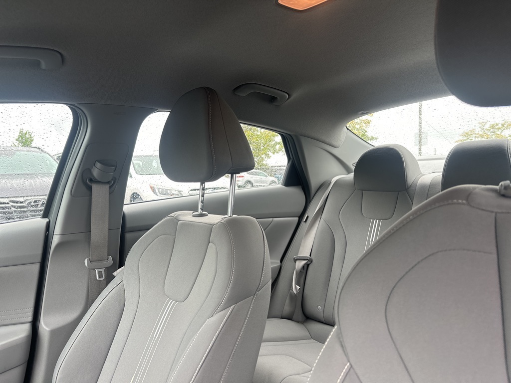 2024 Hyundai Elantra SEL photo 3