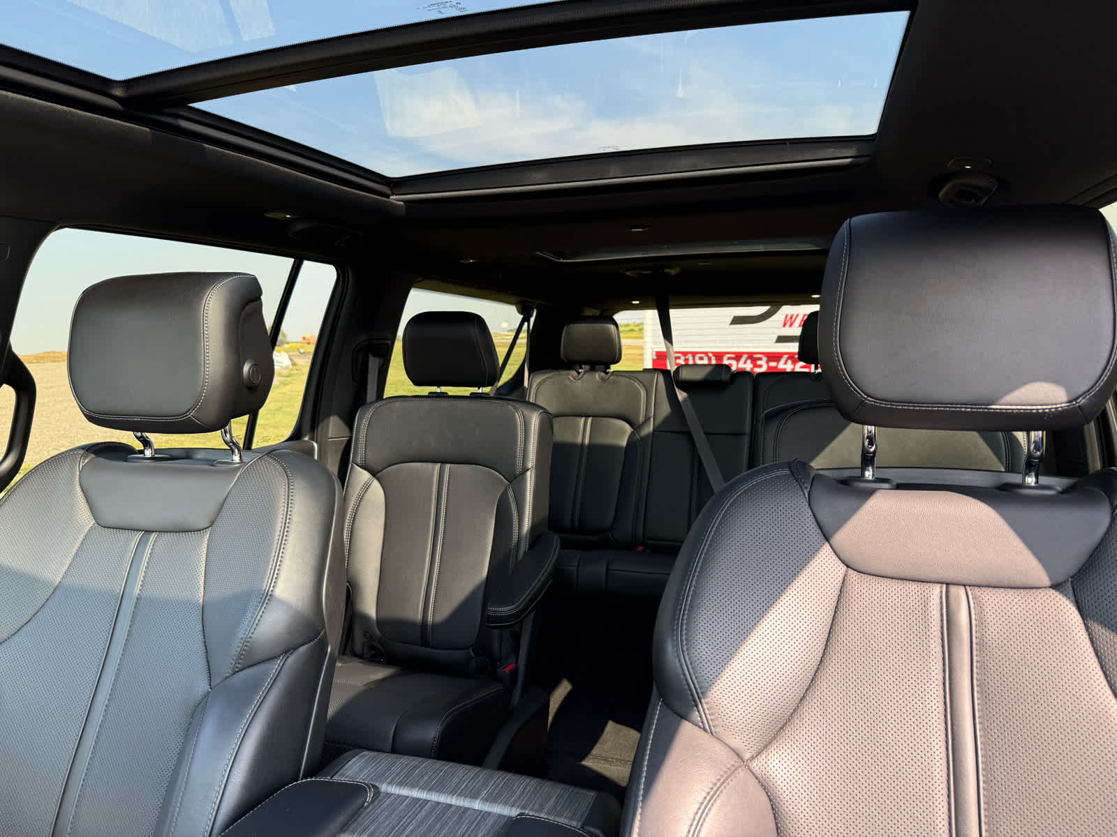 2024 Jeep Wagoneer L Series III photo 20