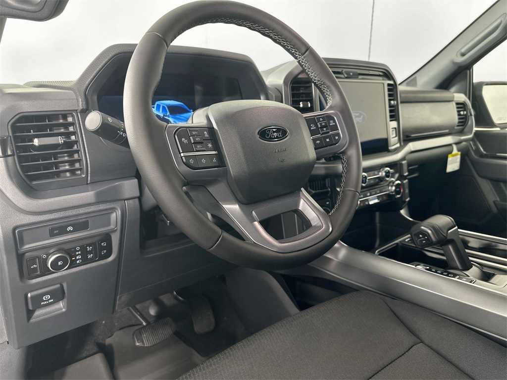 2025 Ford F-150 XLT photo 9