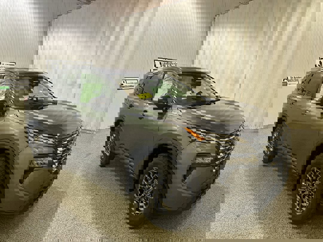 2026 Nissan Rogue S's photo