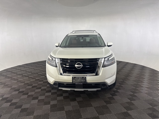 2024 Nissan Pathfinder Platinum photo 2