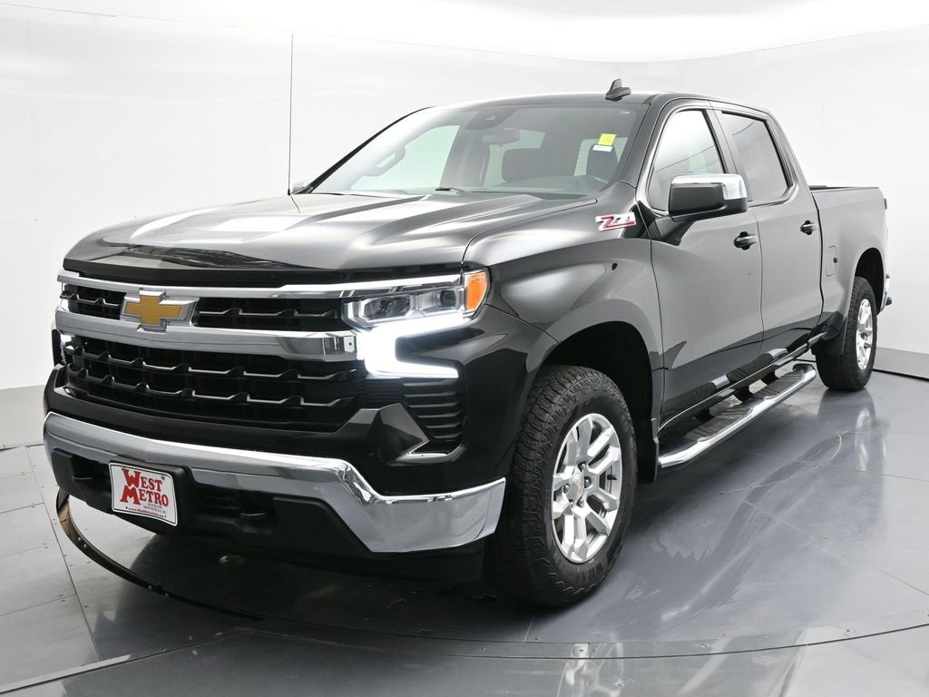 Used 2022 Chevrolet Silverado 1500 LT with VIN 1GCUDDED8NZ504792 for sale in Monticello, Minnesota