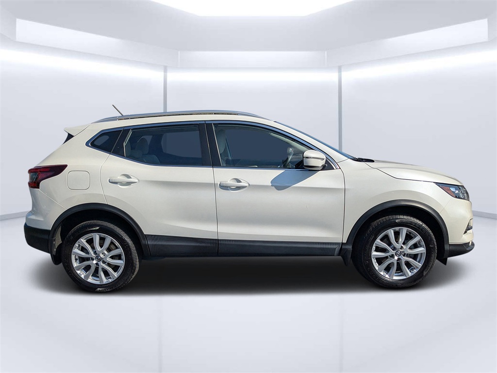 2020 Nissan Rogue Sport SV photo 2