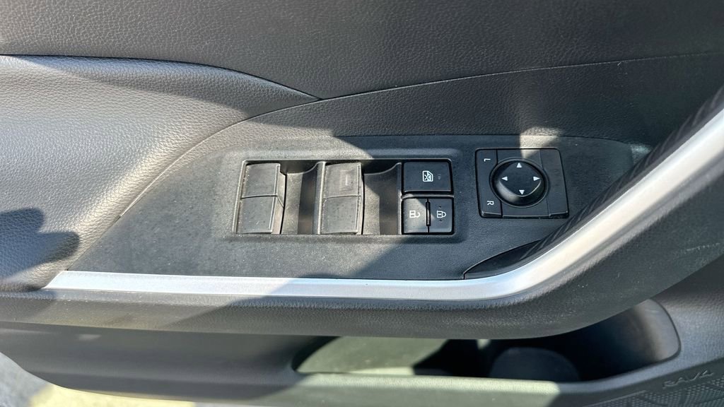 2021 Toyota RAV4 Hybrid XLE photo 22