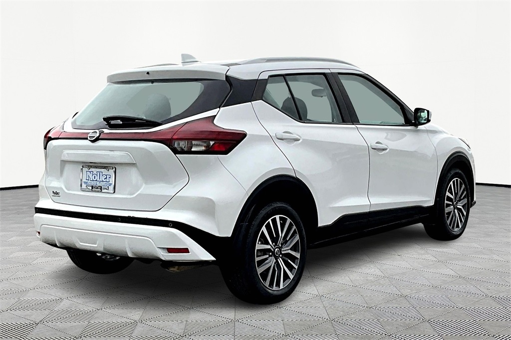 Used 2021 Nissan Kicks SV with VIN 3N1CP5CV2ML516837 for sale in Kansas City