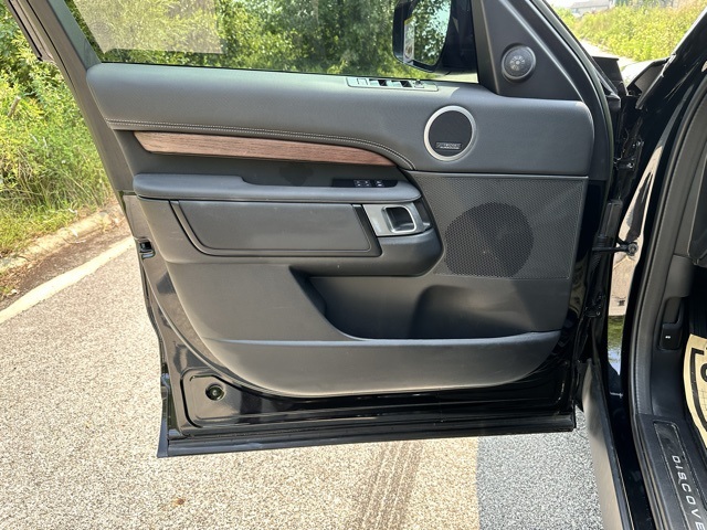 2024 Land Rover Discovery SE photo 11