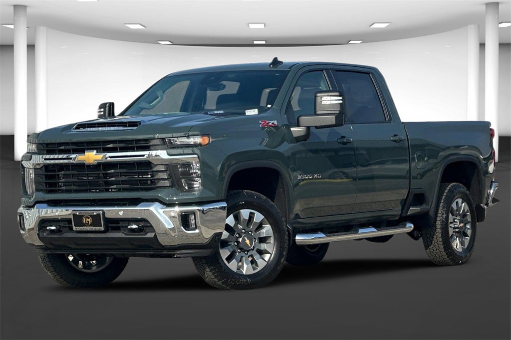 2025 Chevrolet Silverado 3500HD LT photo 2