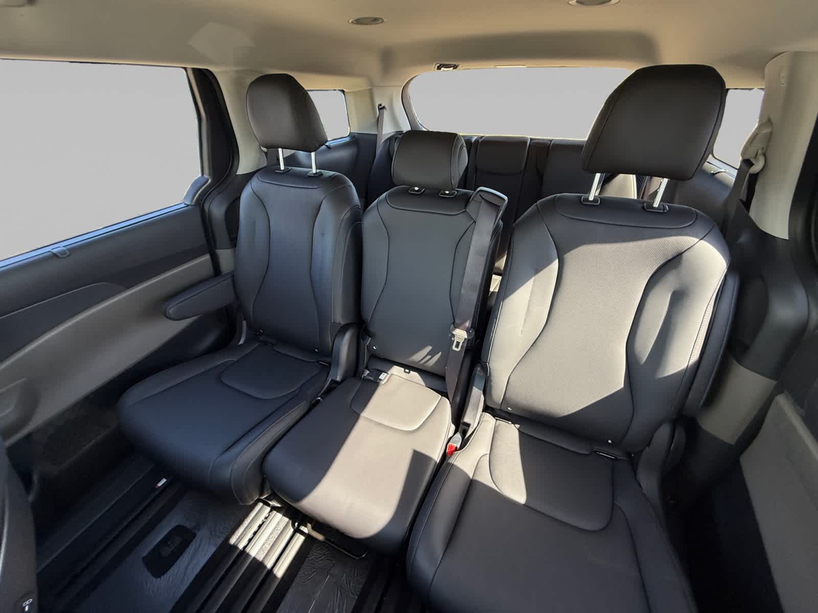 2026 Kia Carnival EX photo 12