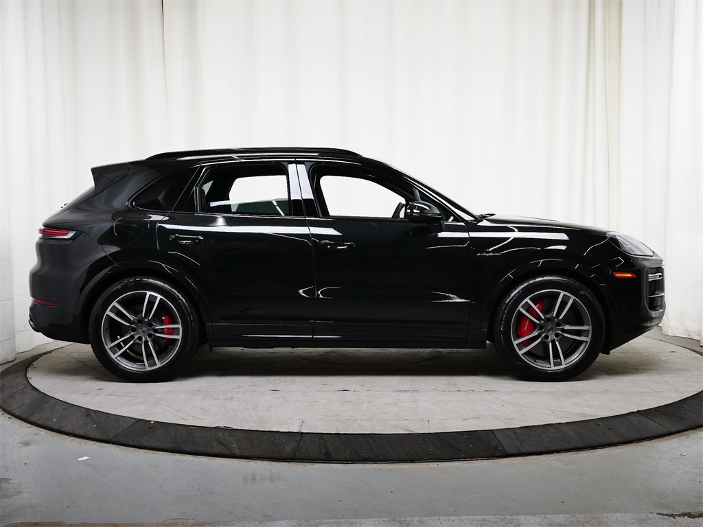 2025 Porsche Cayenne E-Hybrid Turbo photo 8