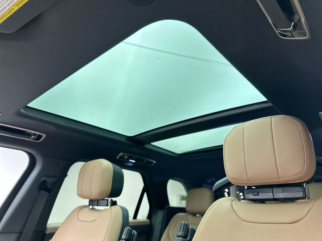 2025 Land Rover Range Rover Sport SE photo 10