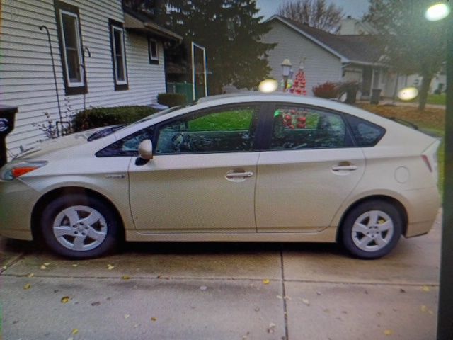 2010 Toyota Prius Two photo 2