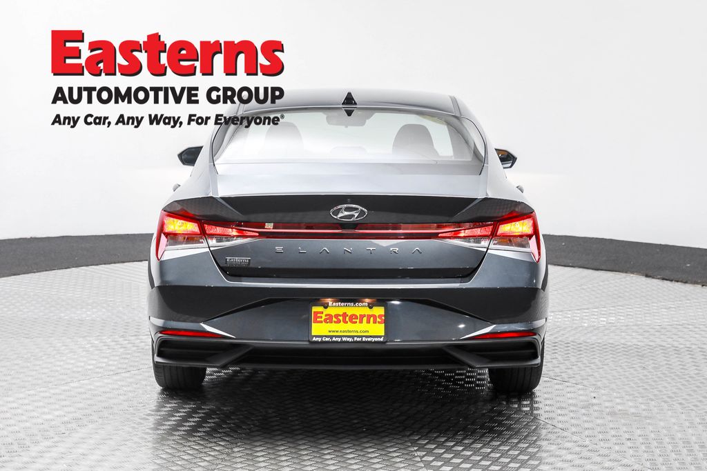 2021 Hyundai Elantra SEL Convenience photo 2