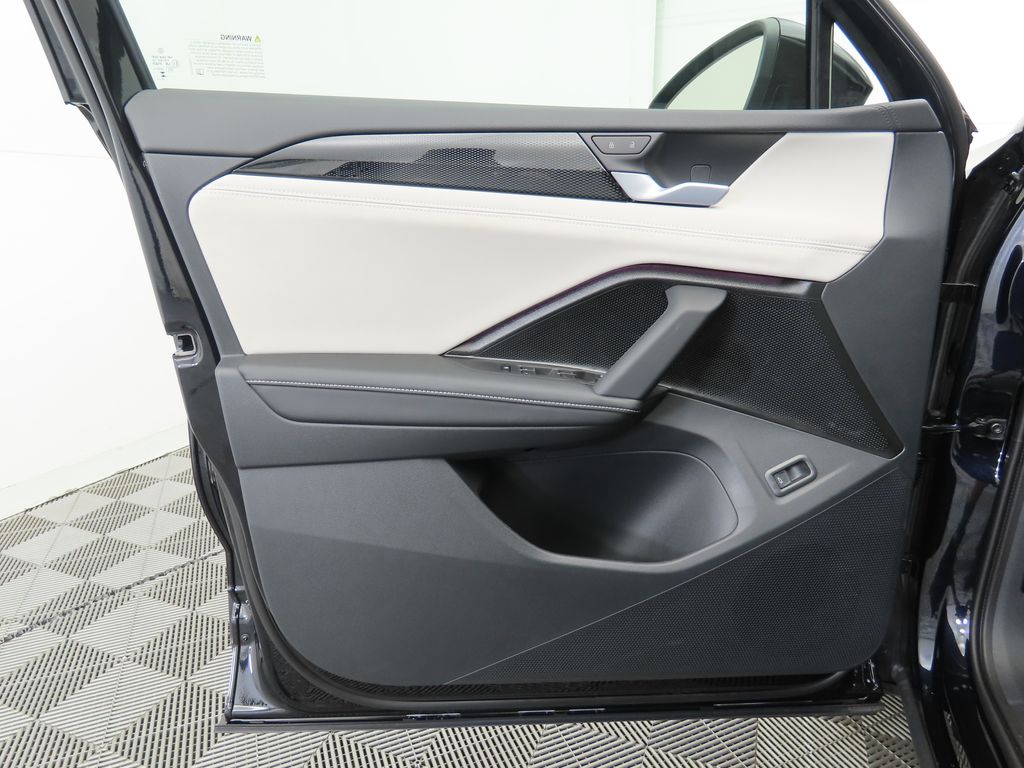 2025 Volkswagen Tiguan SE photo 23