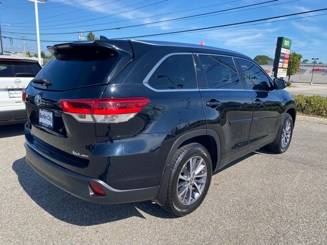 2019 Toyota Highlander XLE photo 3