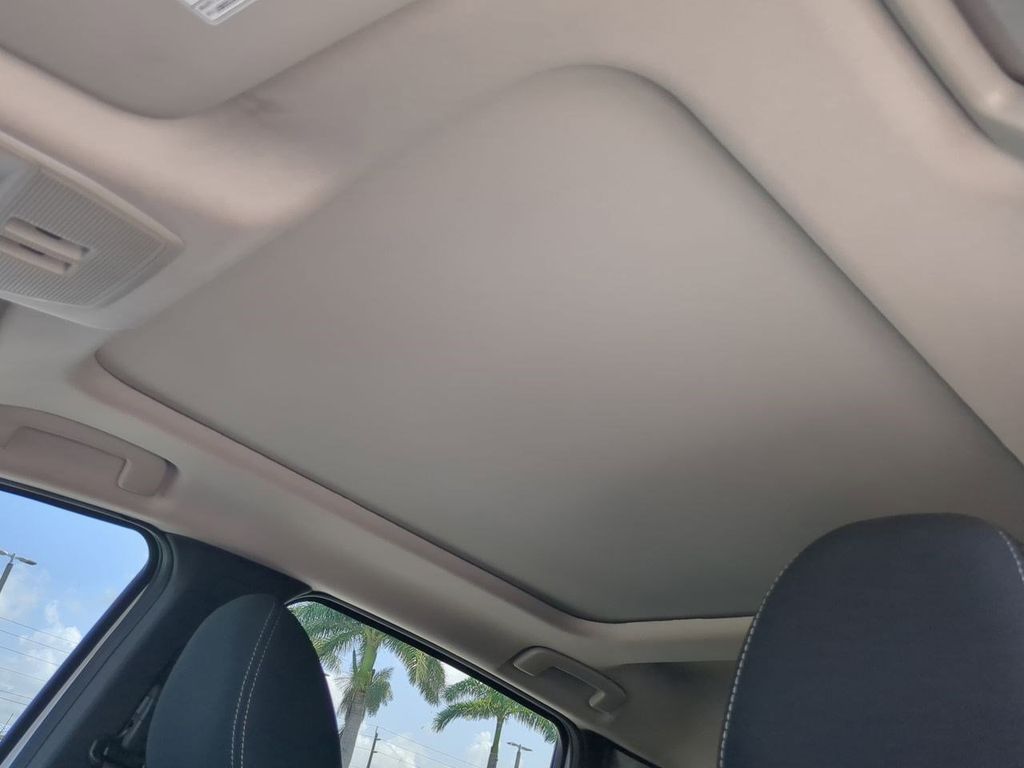 2025 Nissan Kicks SV photo 11