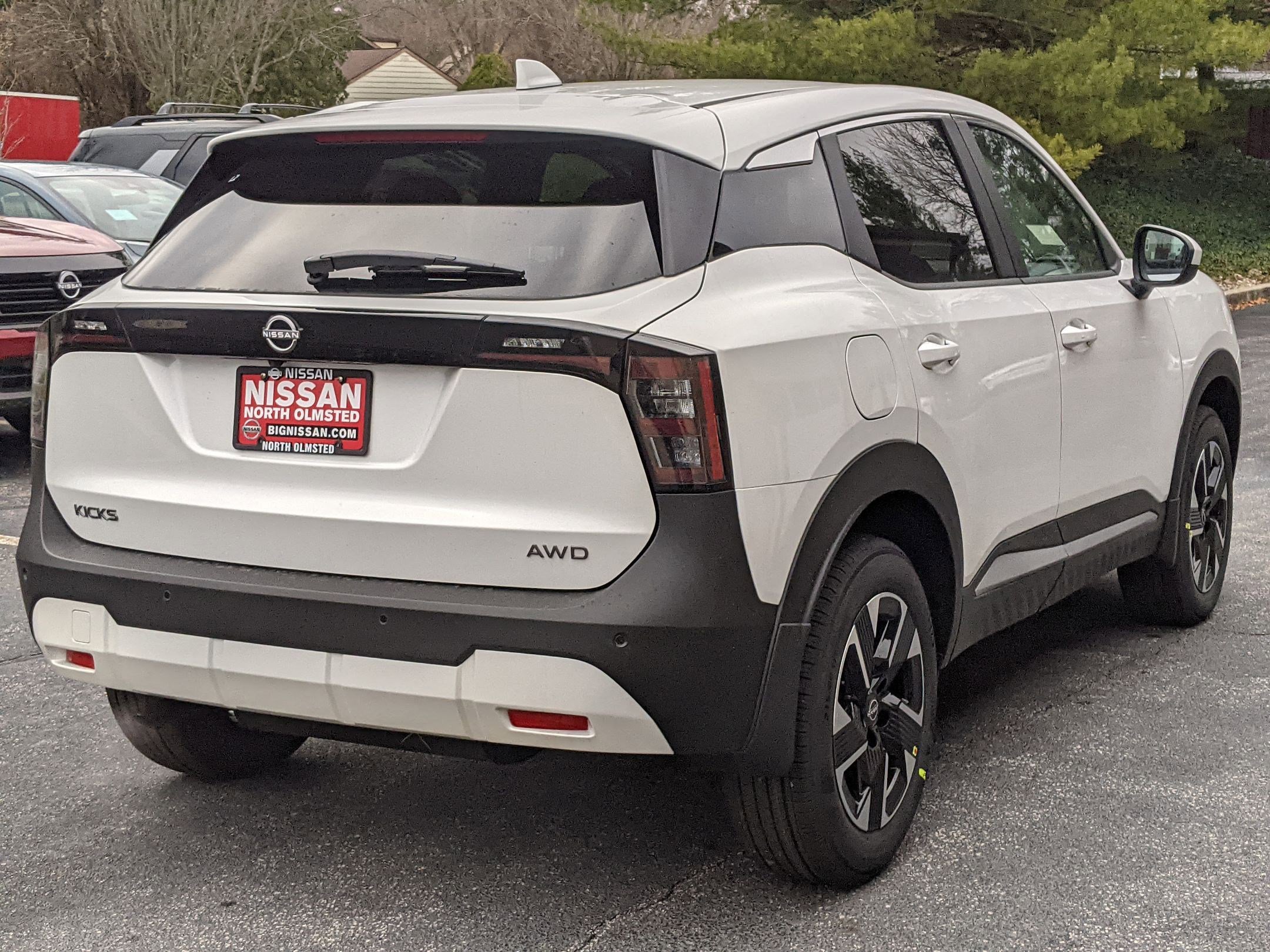 2025 Nissan Kicks SV photo 2