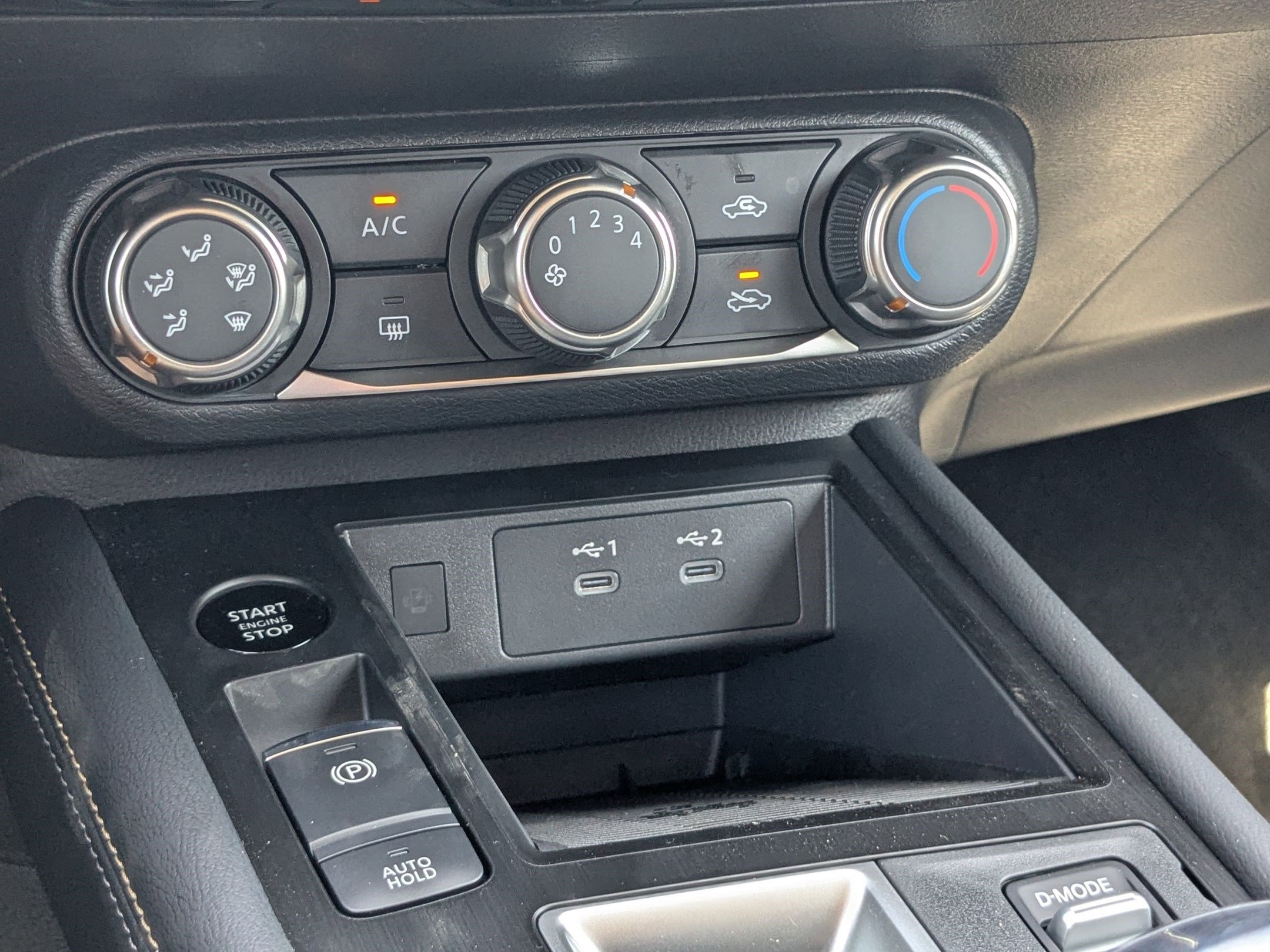 2025 Nissan Kicks SV photo 10