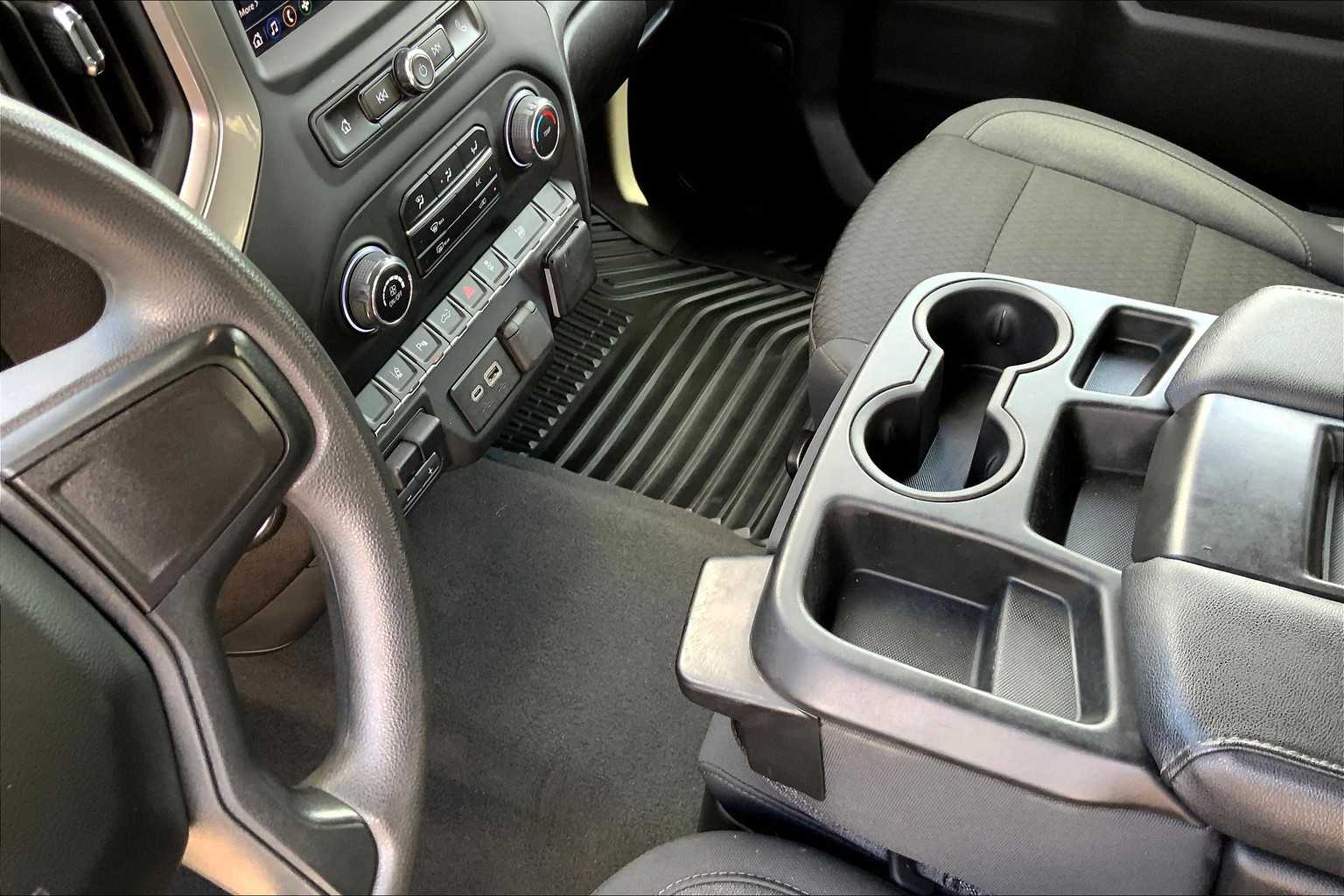 2024 Chevrolet Silverado 2500HD Custom photo 4