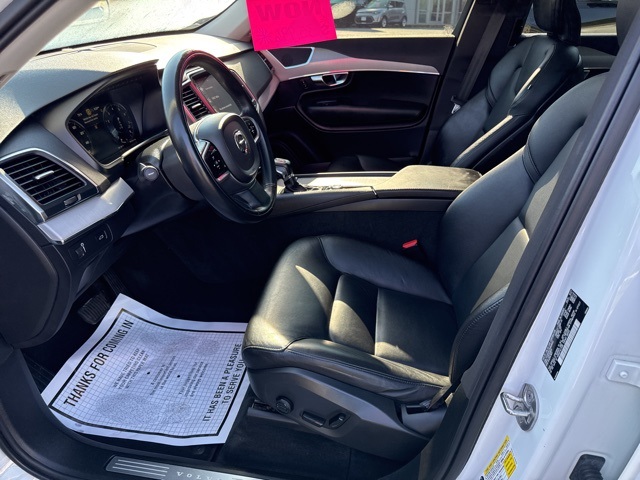2022 Volvo XC90 T5 Momentum photo 17
