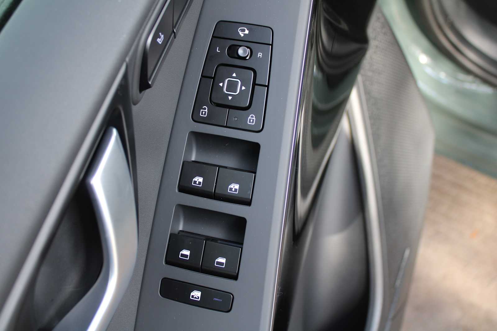 2025 Kia Niro SX photo 17