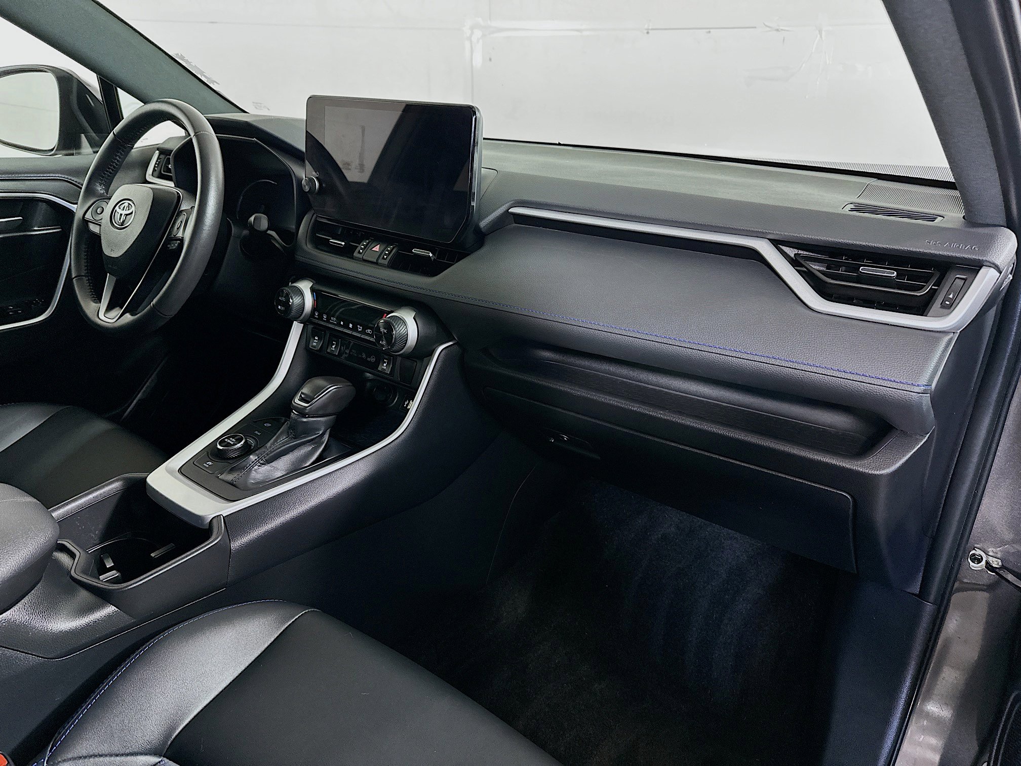 2024 Toyota RAV4 Hybrid XSE photo 24