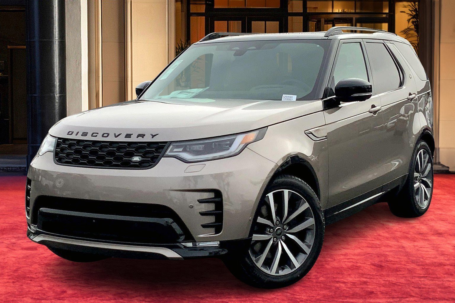 2025 Land Rover Discovery Dynamic SE's photo