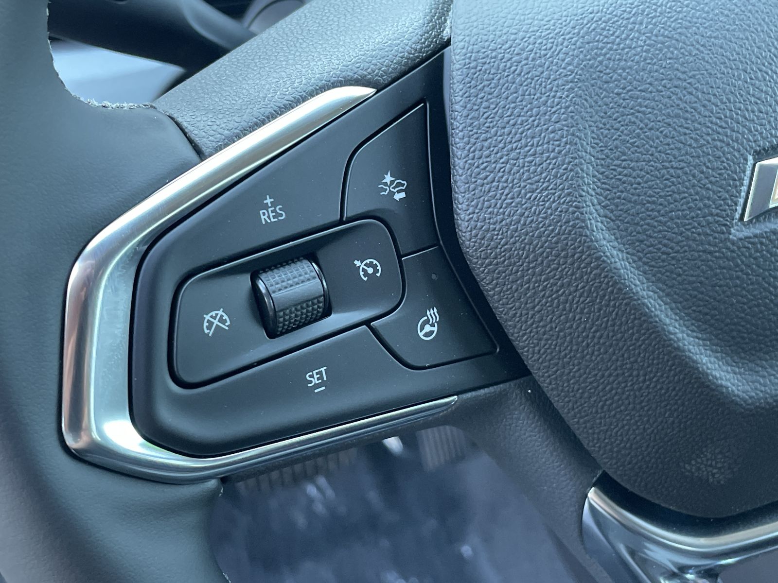 2025 Chevrolet Trax LT photo 12