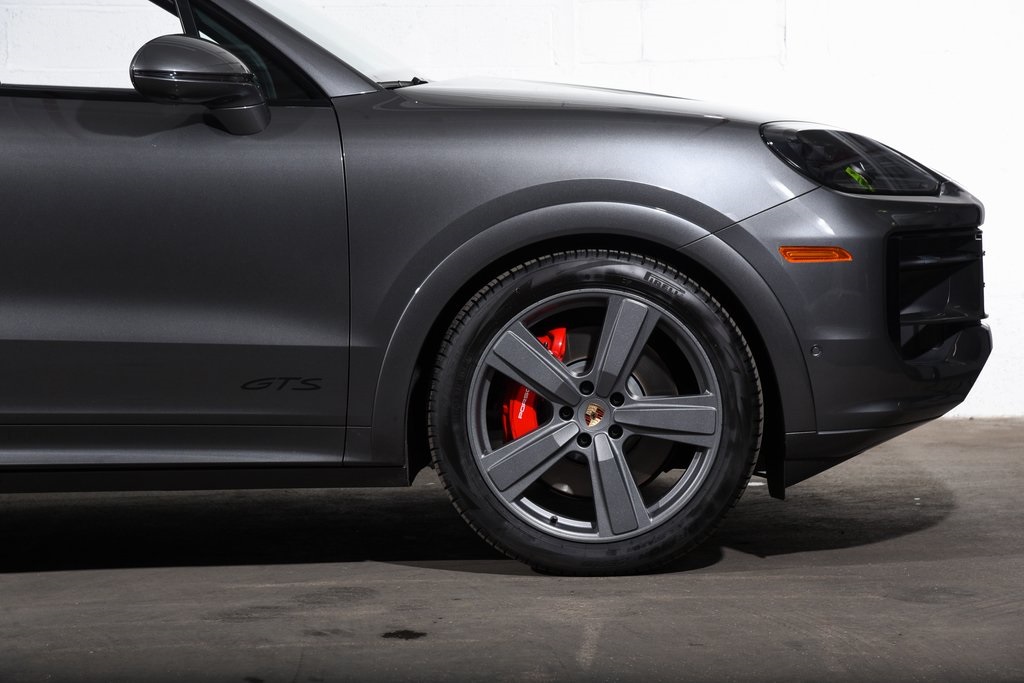 2025 Porsche Cayenne GTS photo 14