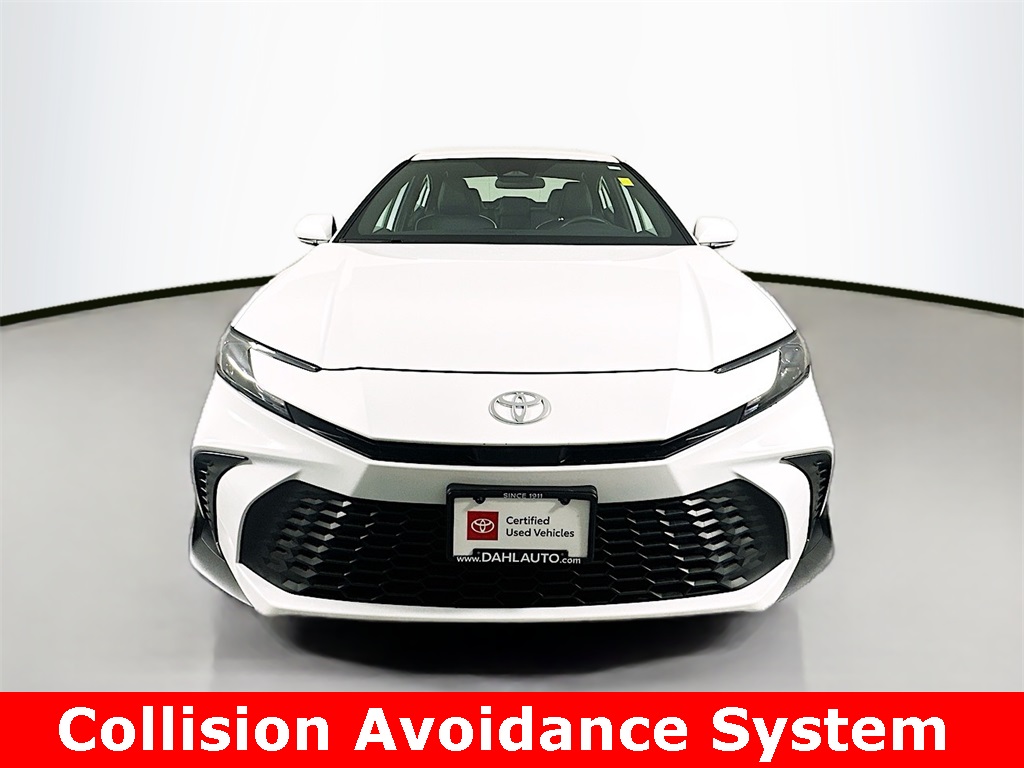 2025 Toyota Camry SE photo 3