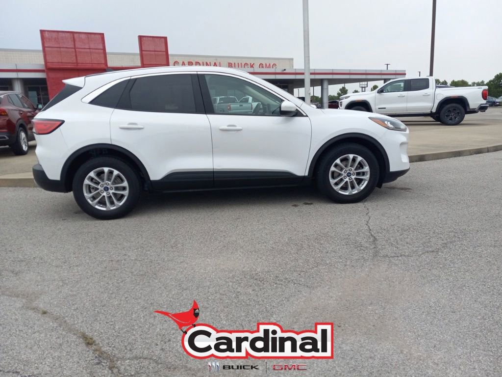 2020 Ford Escape SE photo 3