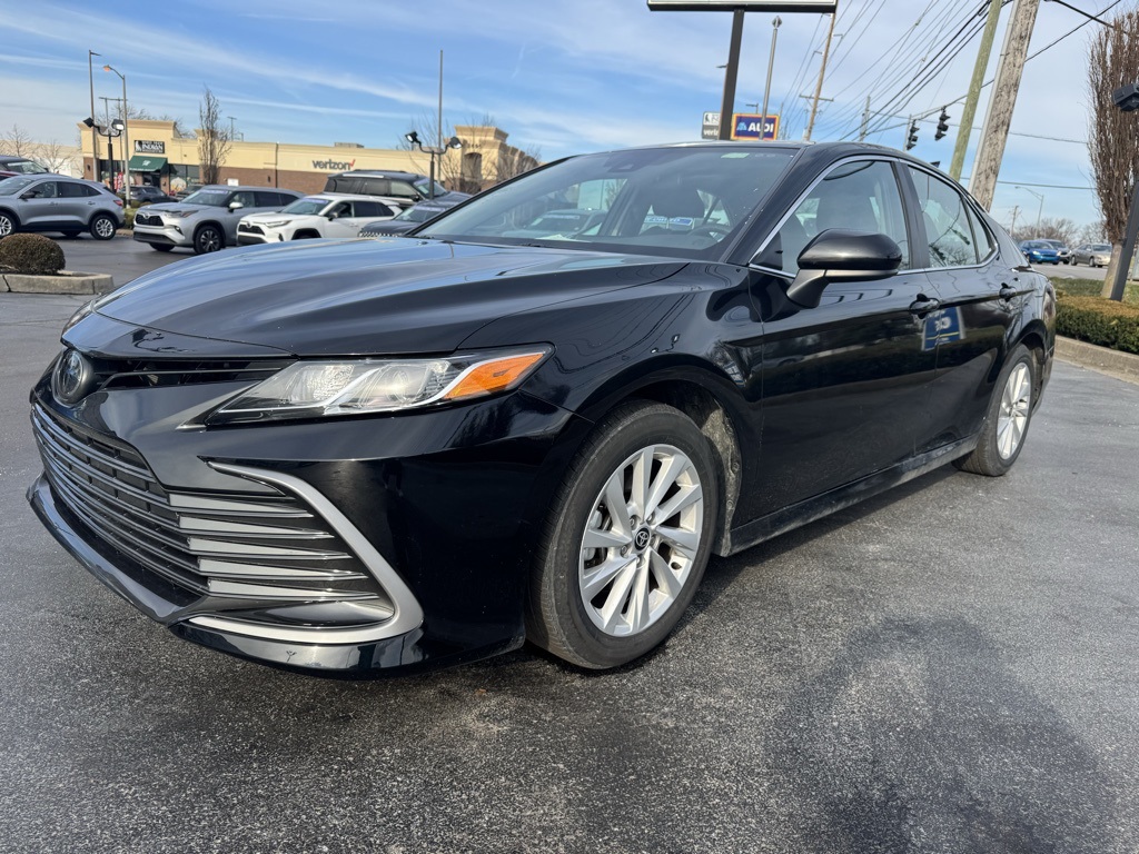 2024 Toyota Camry LE's photo