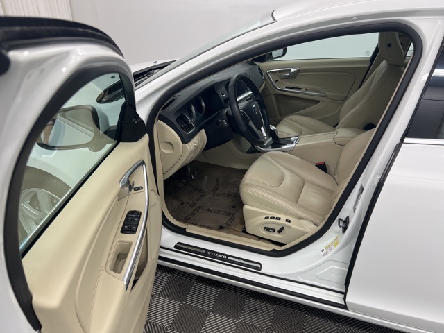 2013 Volvo S60 T5 Premier photo 12