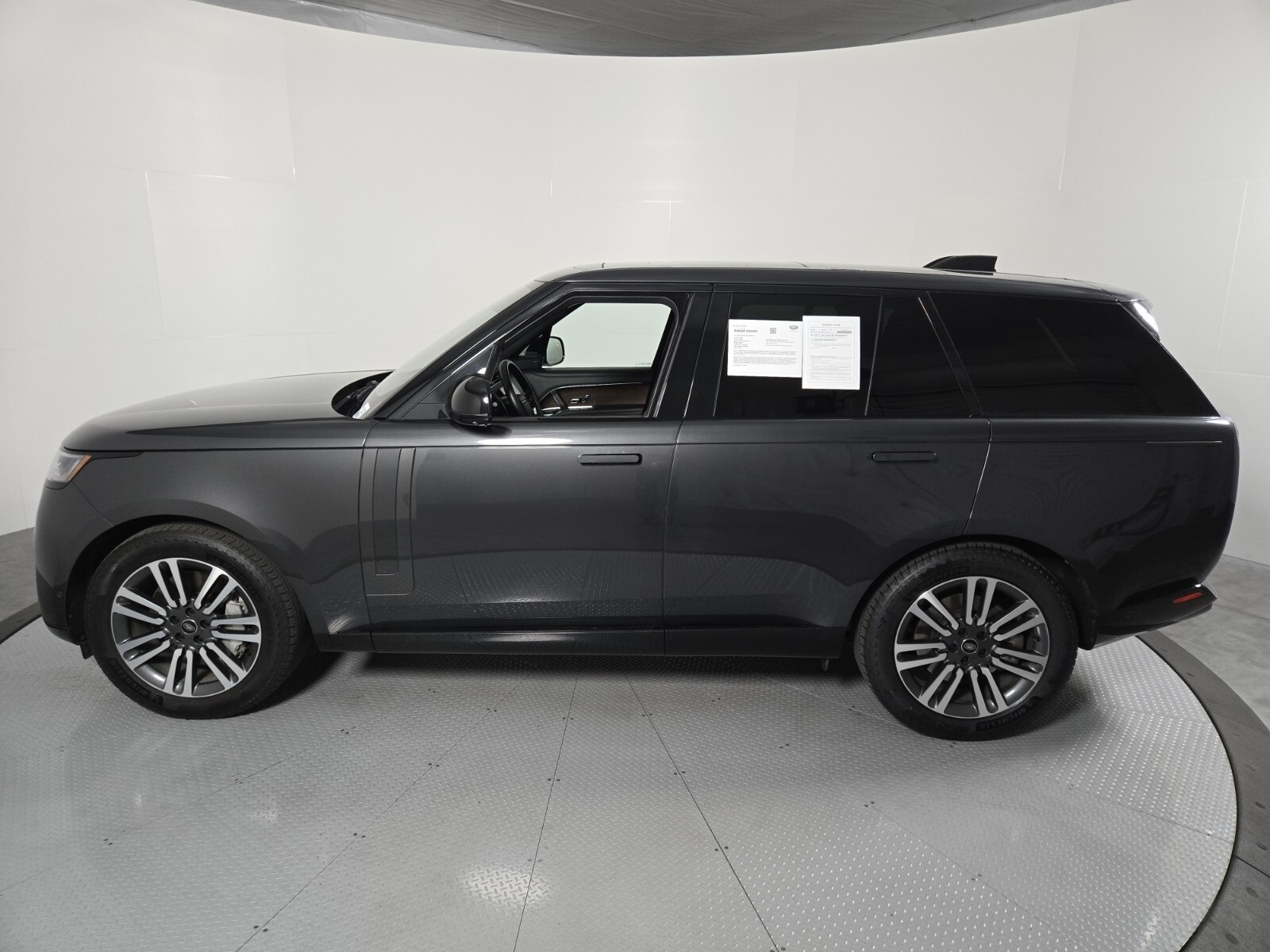 2023 Land Rover Range Rover SE photo 6