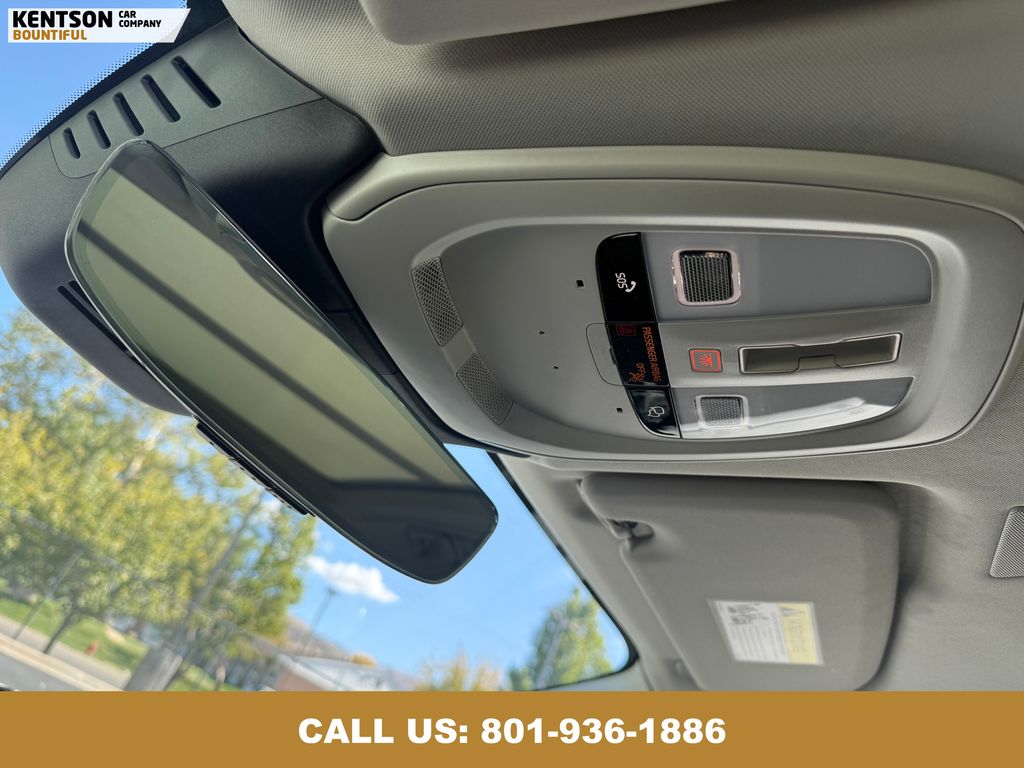2025 Volvo XC60 B5 Plus photo 27