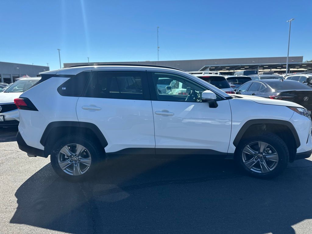 2024 Toyota RAV4 XLE photo 7