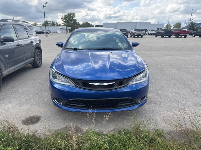 2016 Chrysler 200 S photo 2