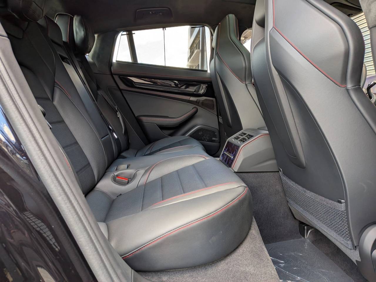 2026 Porsche Panamera Turbo E-Hybrid photo 21
