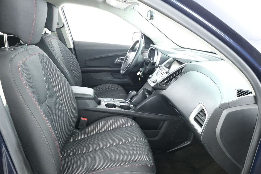 2017 Chevrolet Equinox LT photo 21