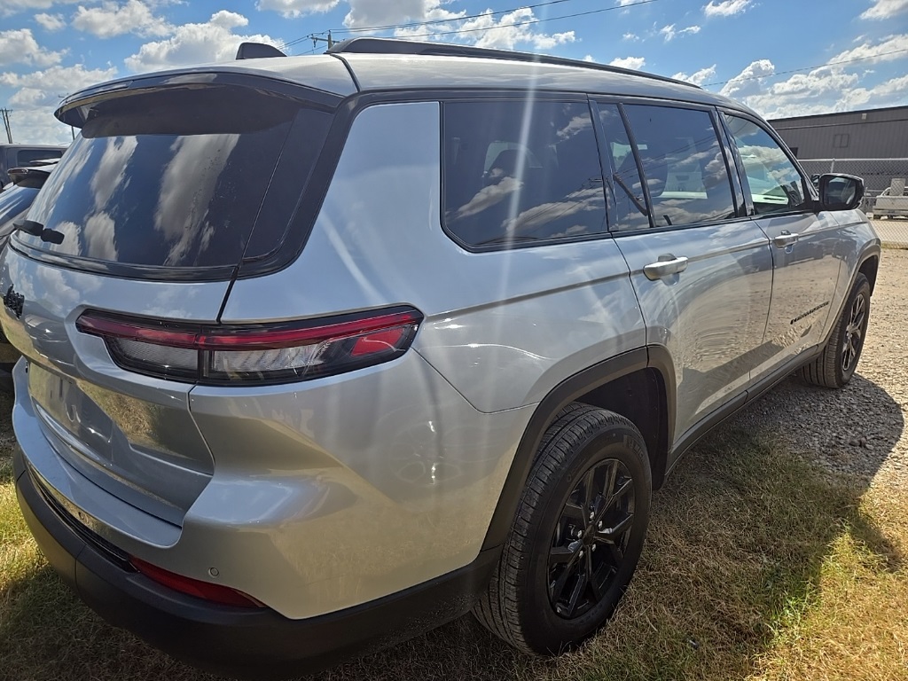 2024 Jeep Grand Cherokee Altitude photo 2