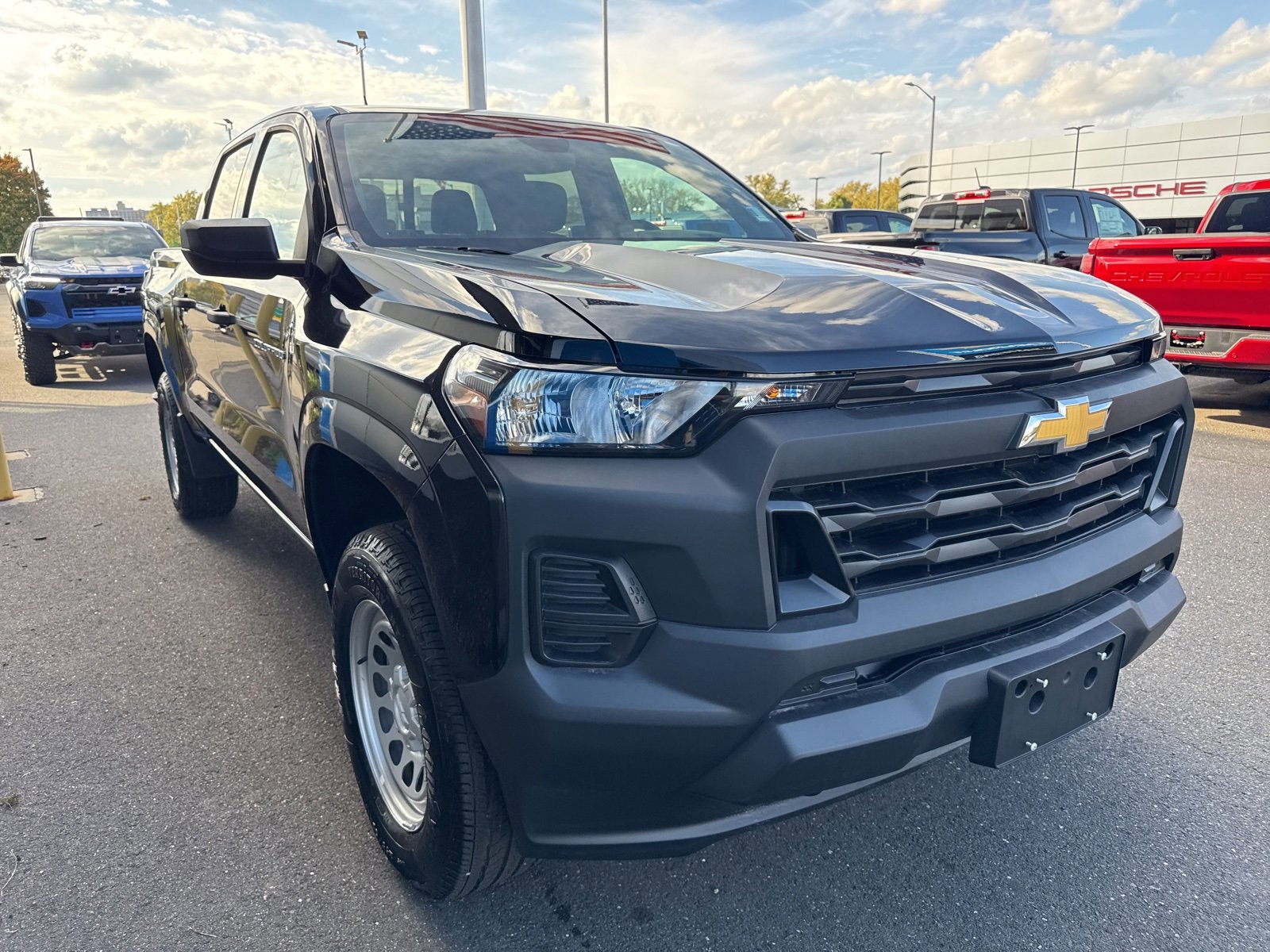 2025 Chevrolet Colorado LT photo 3