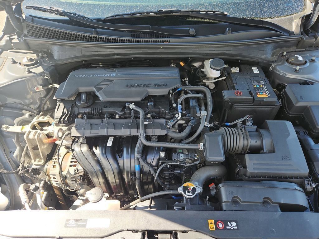 2023 Hyundai Elantra SEL photo 18