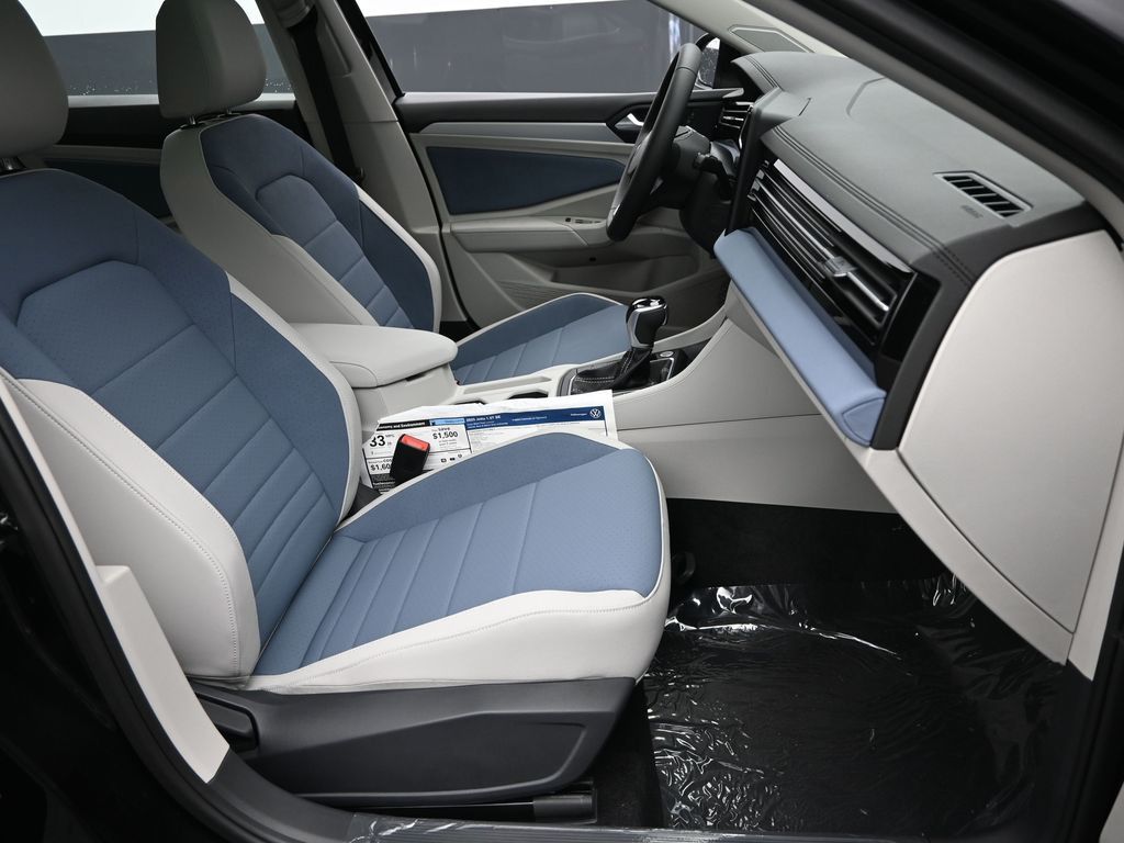 2025 Volkswagen Jetta 1.5T SE photo 4