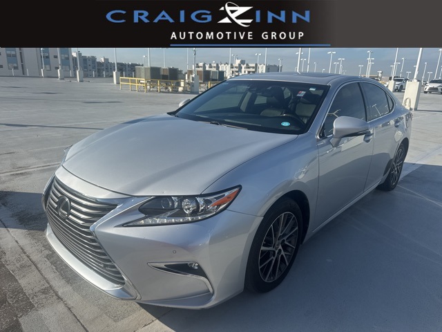2016 Lexus ES 350's photo