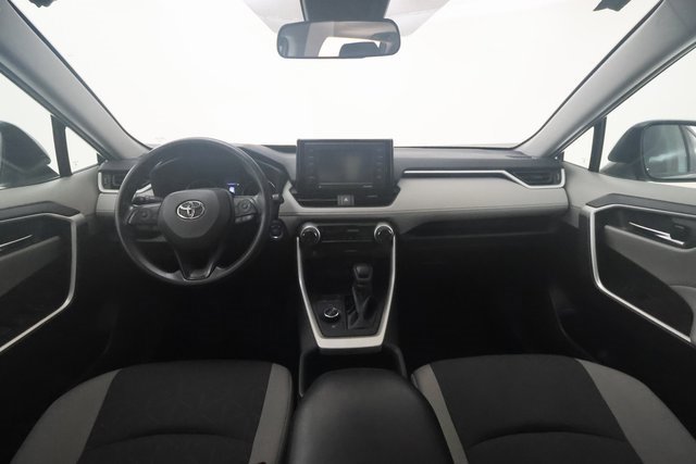 2022 Toyota RAV4 Hybrid XLE photo 3