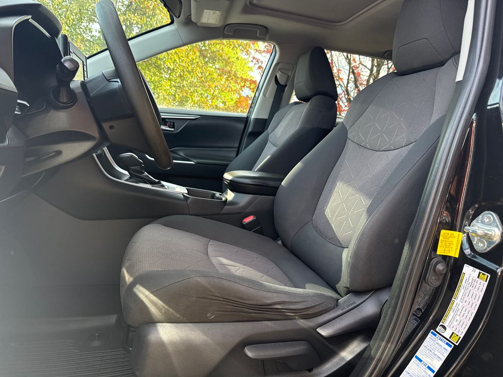 2019 Toyota RAV4 XLE photo 3