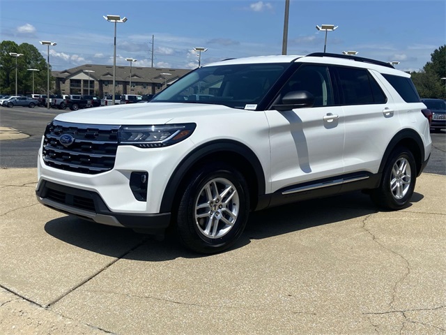 2025 Ford Explorer photo 4