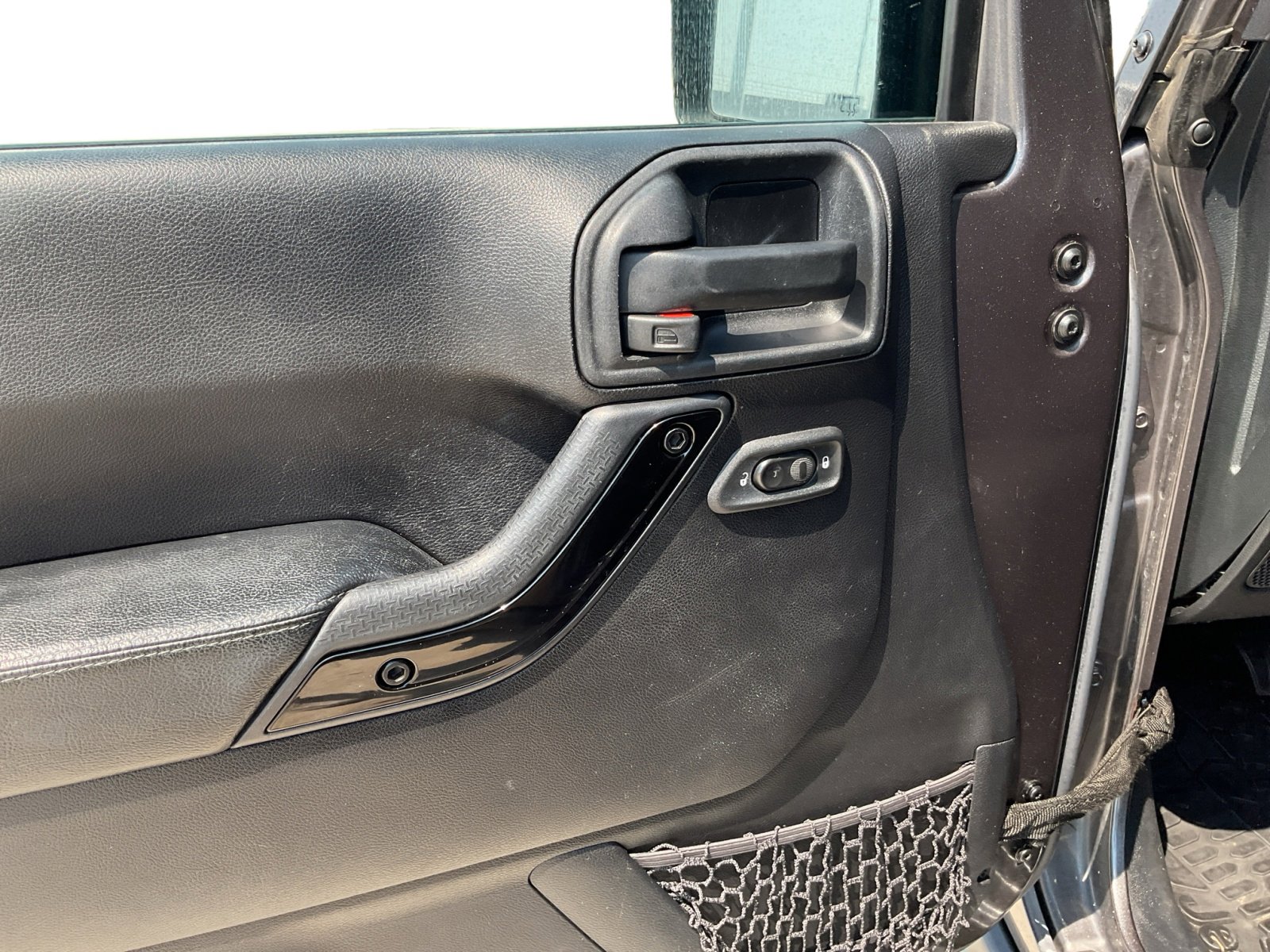 2016 Jeep Wrangler Unlimited Sahara photo 18